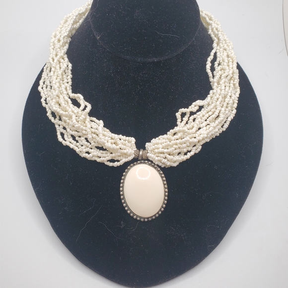 Jewelry - Vintage beaded necklace